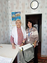 Участковые избирательные проводят выездное голосование на дому