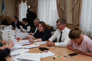 Центризбирком принимает итоговые протоколы окружных избирательных комиссий