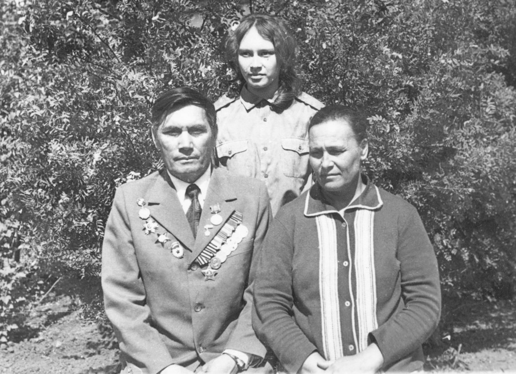 Абдрахманов Сиражетдин Набиевич с семьей.jpg